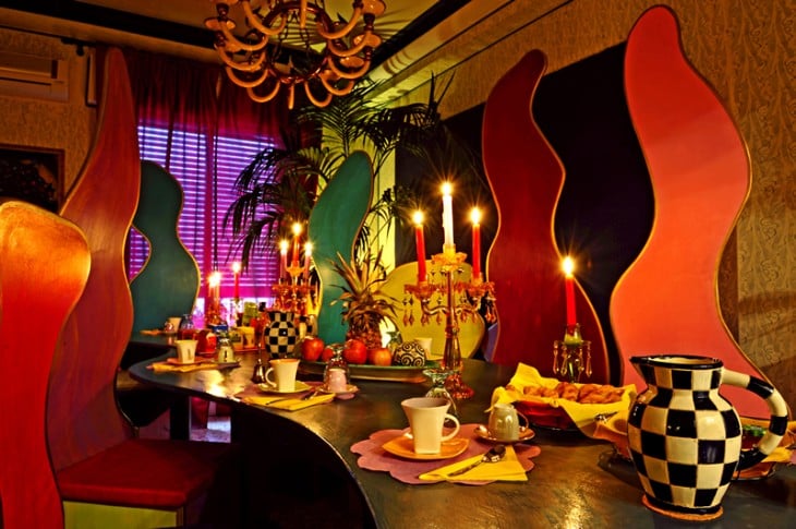comedor de hotel con gran colorido 