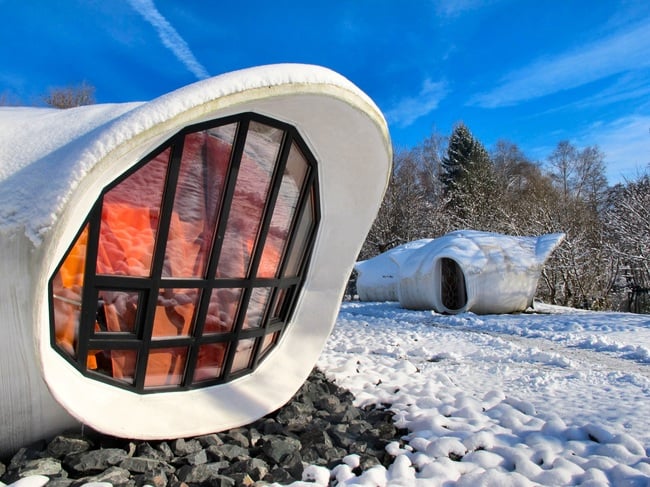 hotel en Francia que esta rodeado de nieve 