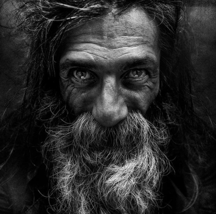 portaretrato de lee jeffries en blanco y negro