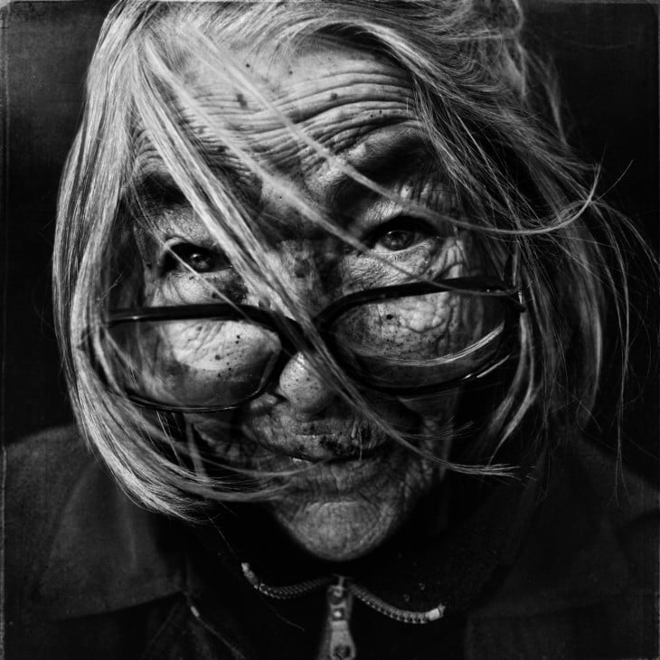 portaretrato de lee jeffries en blanco y negro