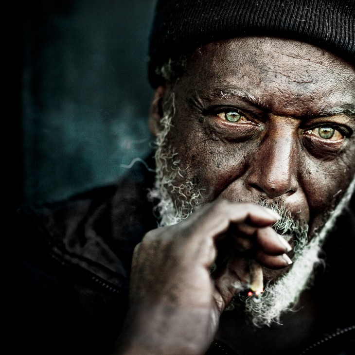 portaretrato de lee jeffries en blanco y negro