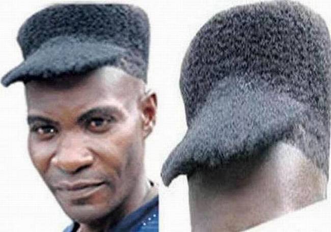 hombre con el cabello como gorra 