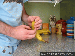 pelando una banana de manera correcta