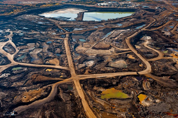 Arenas bituminosas en Alberta, Canadá, destruidas por los desechos y la contaminación