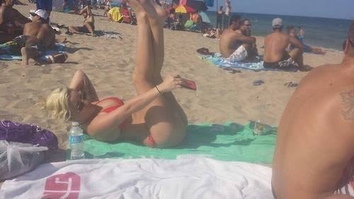 selfie extrañamente tomada por una mujer