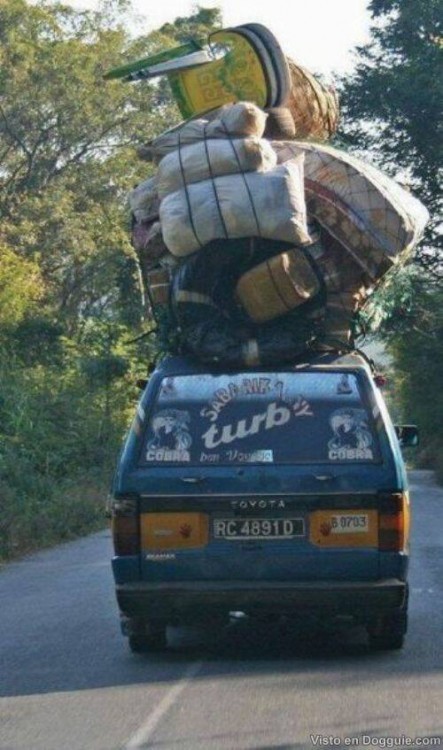 mudanza en una camioneta familiar pero va hastael tope