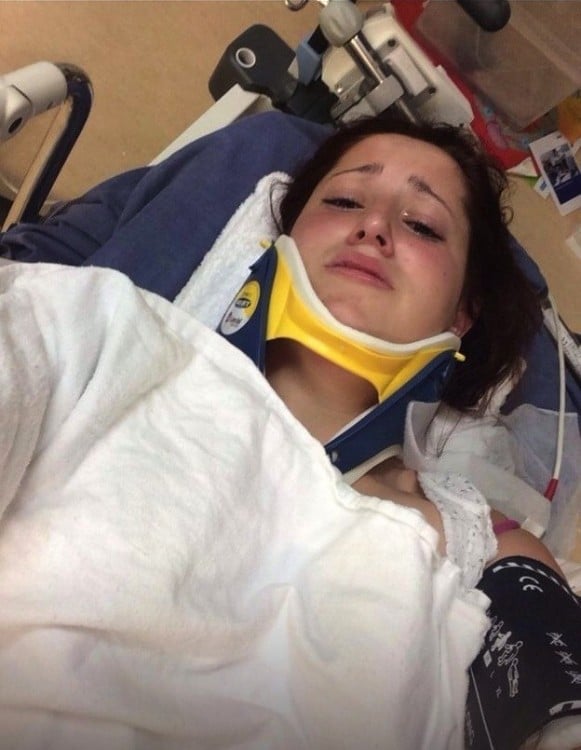 mujer accidentada se toma selfie