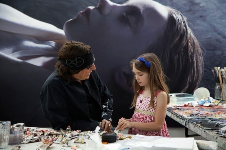 Gottfried Helnwein con una niña 