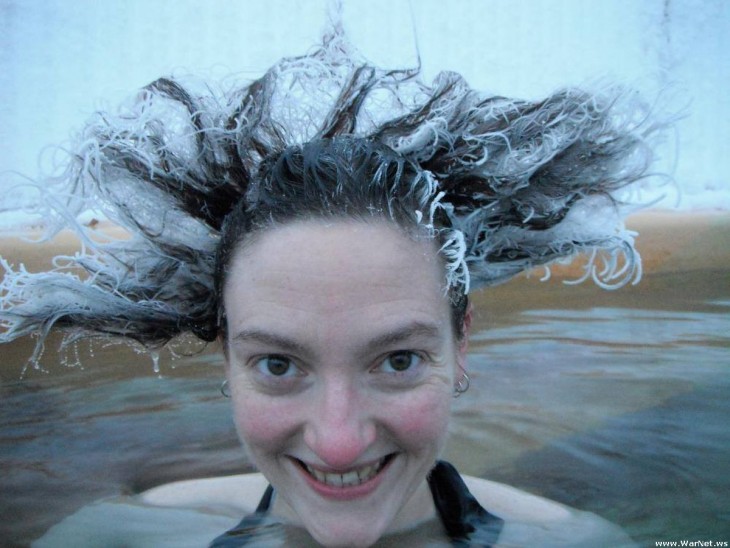 chica con cabello congelado, Takhini Canadá