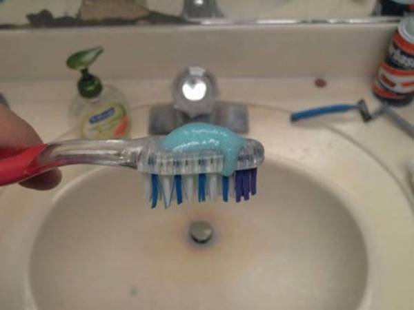 Cepillo de dientes al revés 