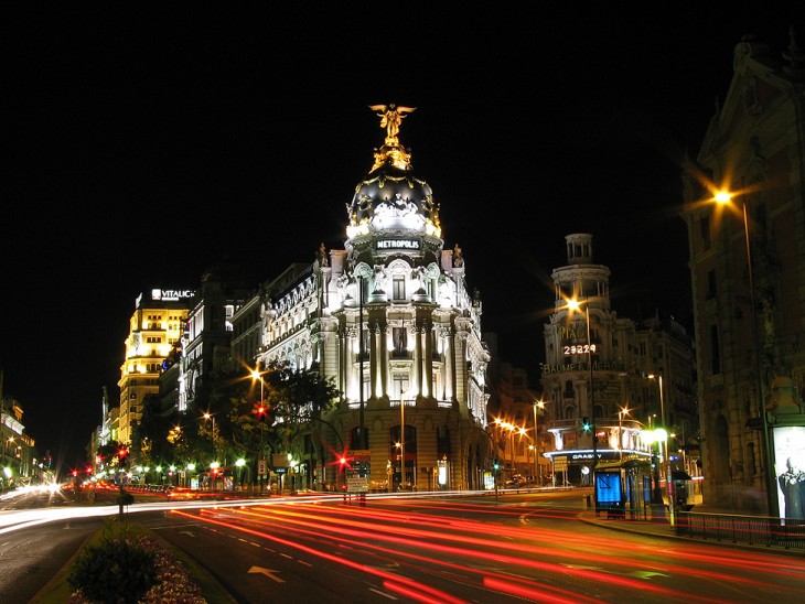 Edificios de España por la noche 