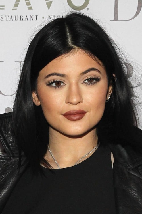 Kylie Jenner con cejas 