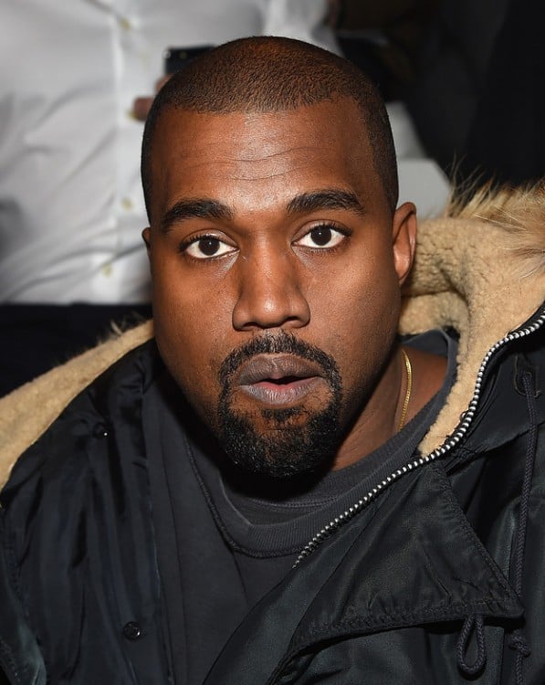 Kanye West con cejas 