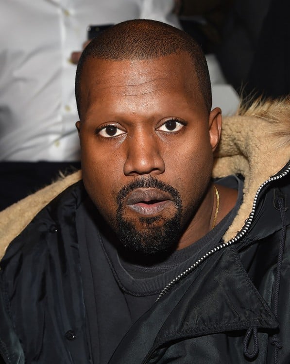 Kanye West sin cejas 