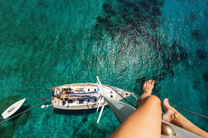 Fotógrafo arriba de un barco