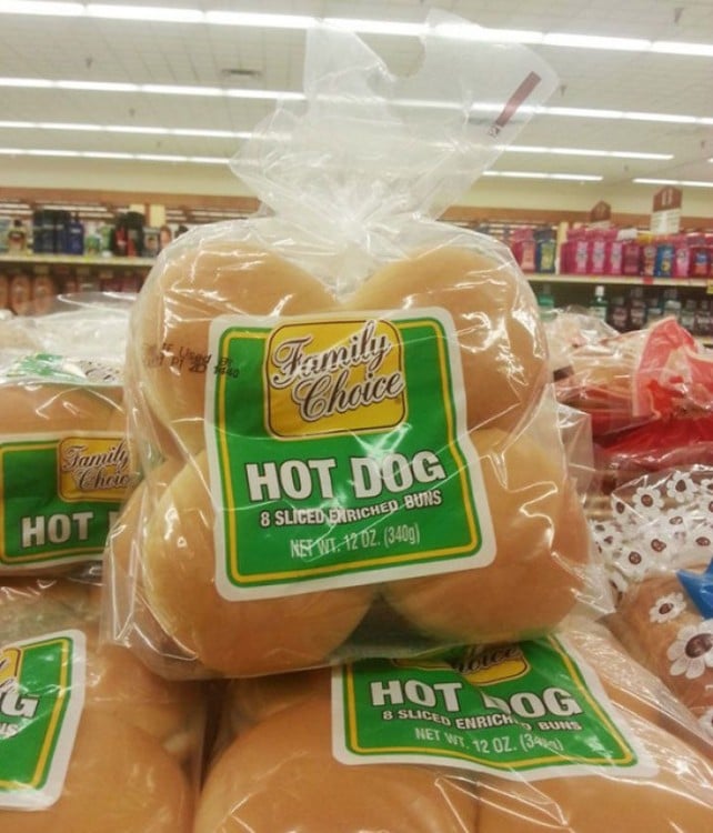 Pan para hamburguesa en una bolsa de pan para hot dog 