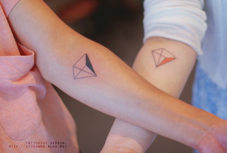 Tatuajes minimalistas con triángulos 