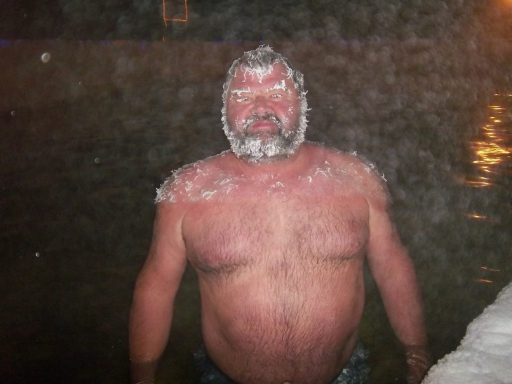 hombre con cabello congelado, Takhini Canadá