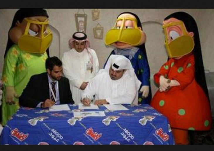 jeques arabes junto a dibujos animados