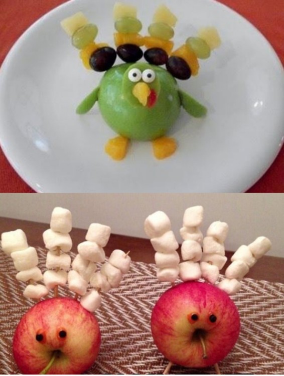 pavo reales hechos con frutas y bombones 