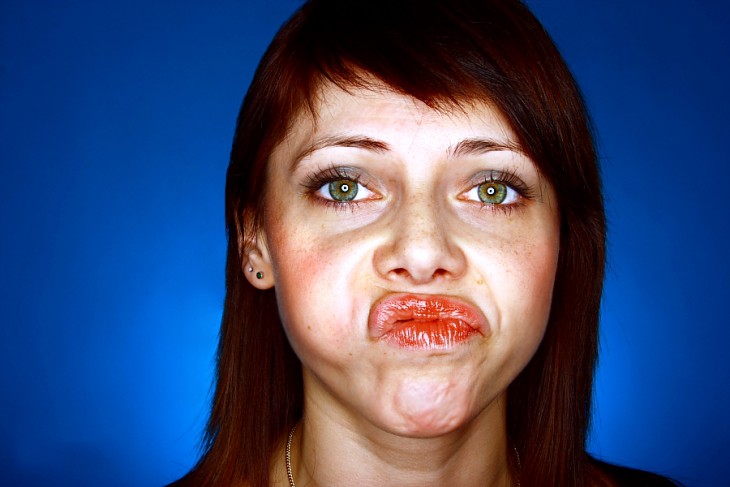 mujer con cara de nefasta