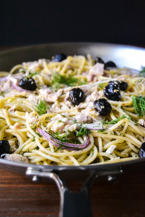 spaguetti con aceitunas y limón