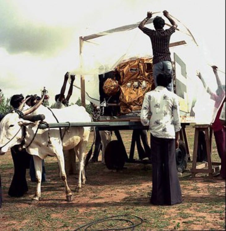 transportación del primer satélite de apple en la india. 1981