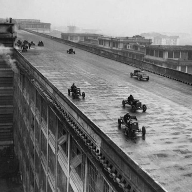 carrera de empleados en el techo de la fabrica fiat en italia 1923