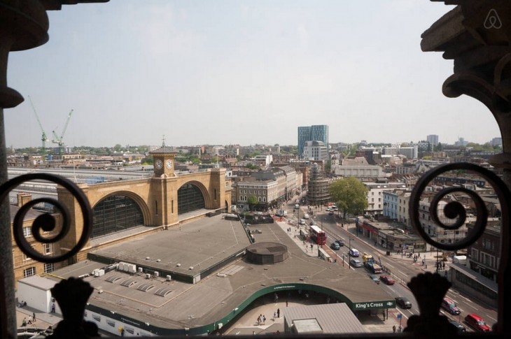 vista de una ciudad desde una ventana