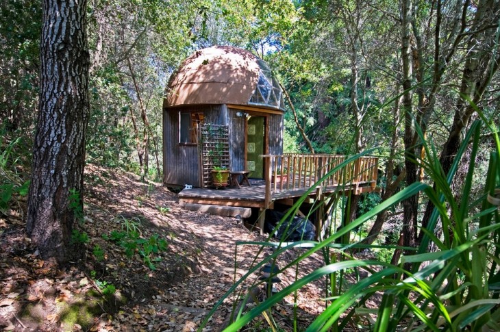 casa en el bosque con forma de champiñon