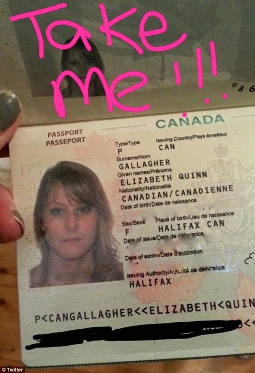 Pasaporte de la chica para demostrar que se llama Elizabeth Gallaher