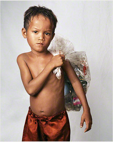 Niño de camboya en por el fotógrafo James 