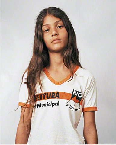 Thais niña de Brasil de 11 años y fotografía por James 