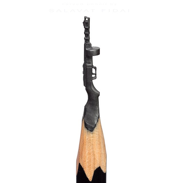 Punta de un lápiz con la forma de un arma rusa 