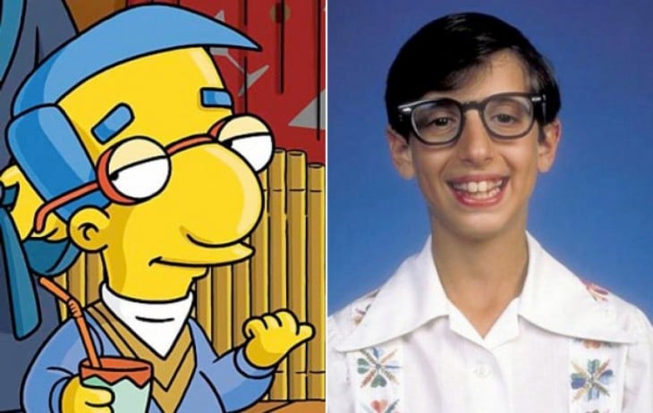 Chico parecido al personaje Milhouse de los simpsons 