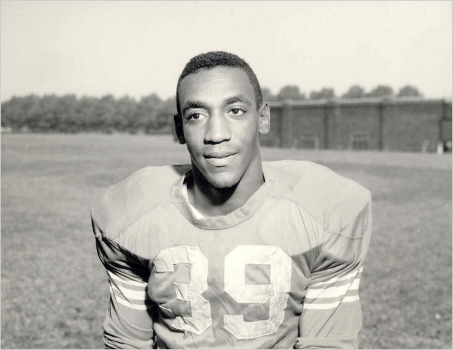 Bill cosby jugando al futbol americano