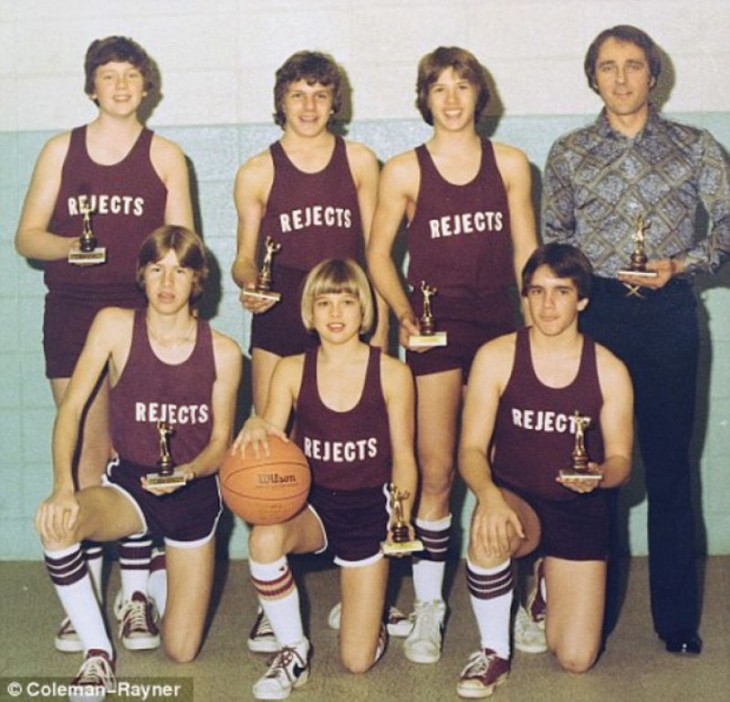 Brad pitt jugando al basquetbol