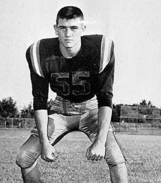 Tommy Lee Jones jugando al futbol americano