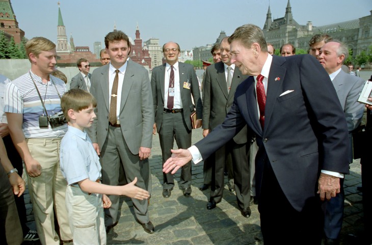 putin y reagan en moscu