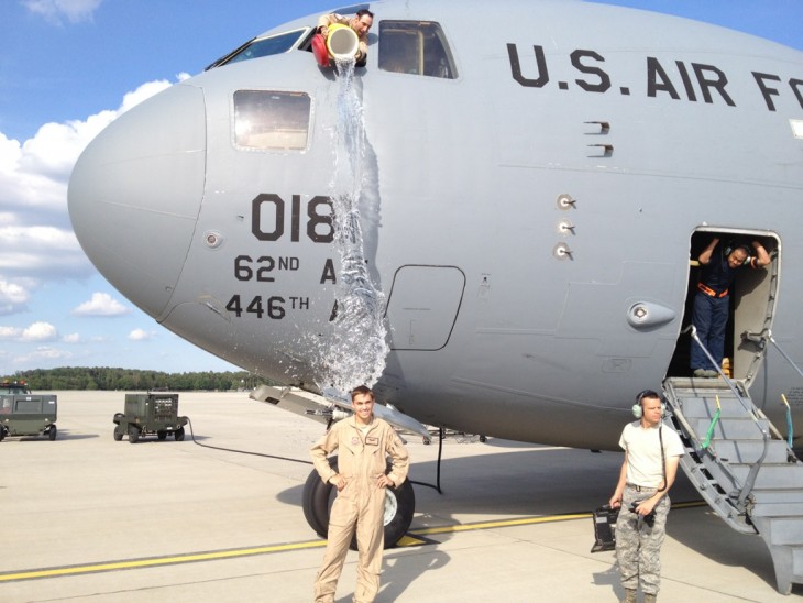 piloto mojaa su compañero