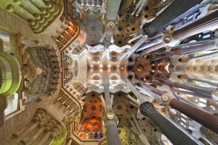 Exterior de la catedral de la Sagrada Familia en Barcelona, España 