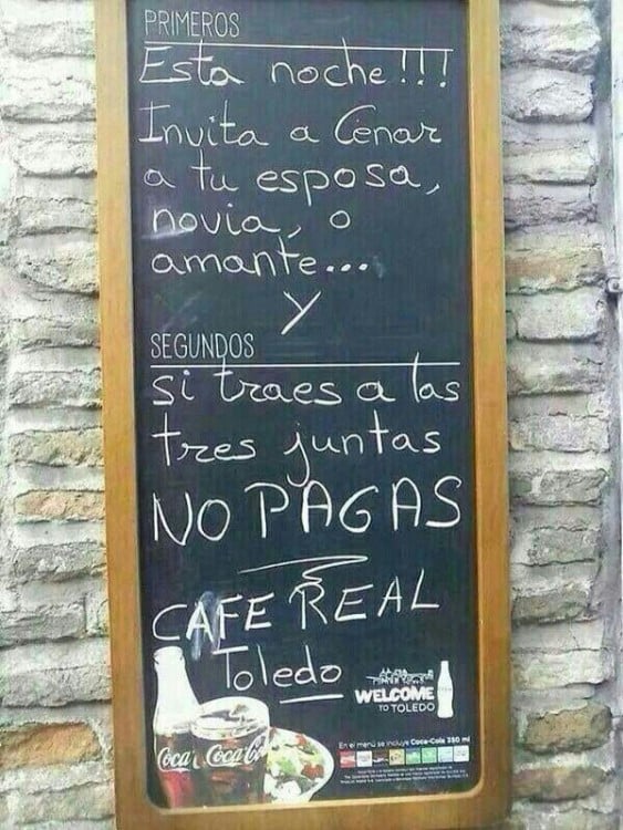 Anuncio en un restaurante pegado en la pared 