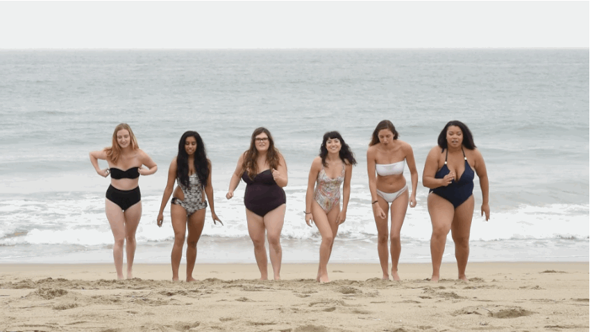 GIF de las chicas que recrearon la sesión de bikinis de victoria Secret corriendo en la playa 