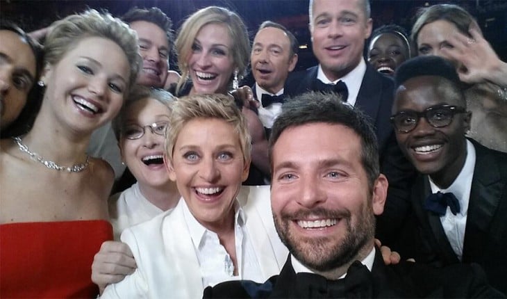 Selfie de artistas durante la entrega de los Oscar