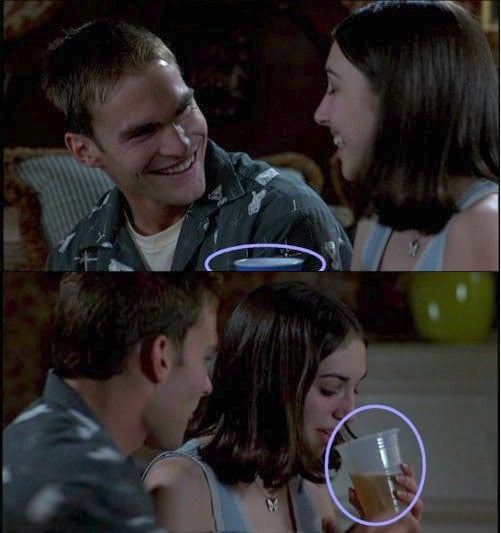 Escena de la película American Pie donde un vaso cambia de color en el salto de escena 