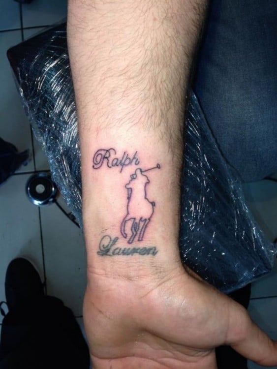 Tatuaje en el brazo de una persona de Ralph