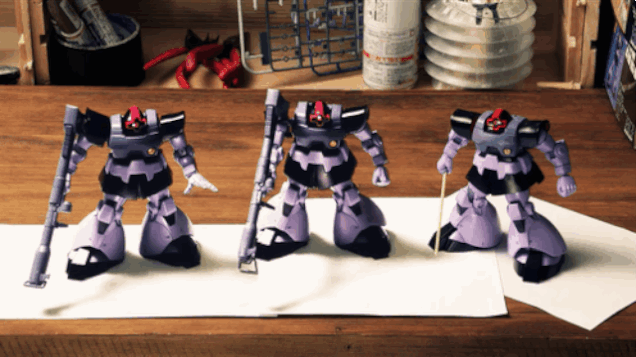 gif de una lata pasando por tres figuras de robots 