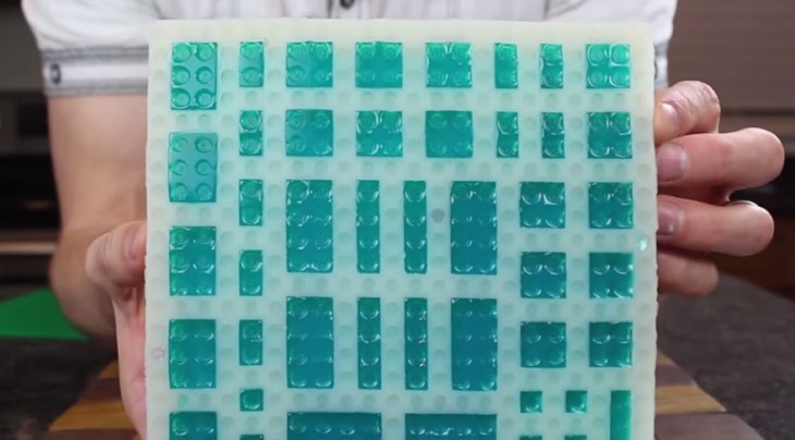 Plantilla de silicona o molde para hacer piezas de LEGO 