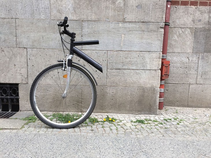 bicicleta partida por la mitad paraevitar darla en el divorcio