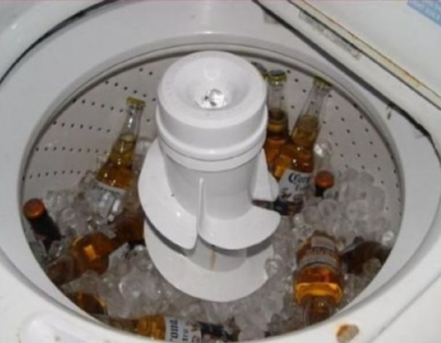 lavadora utilizada como hielera de cervezas 